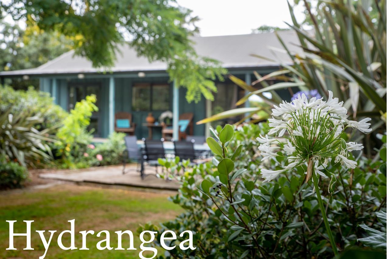 Lawn Cottages Clive Bagian luar foto