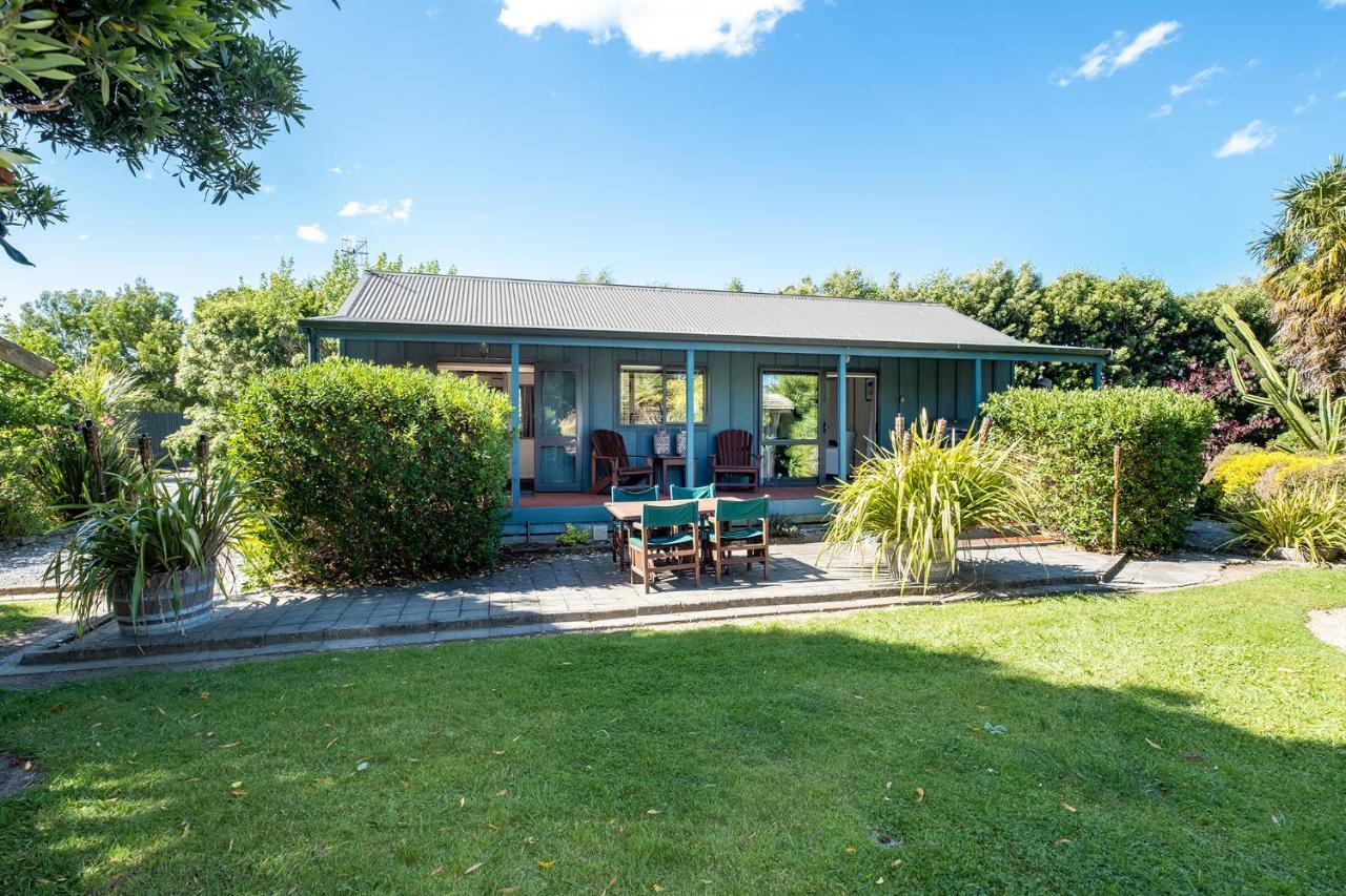Lawn Cottages Clive Bagian luar foto